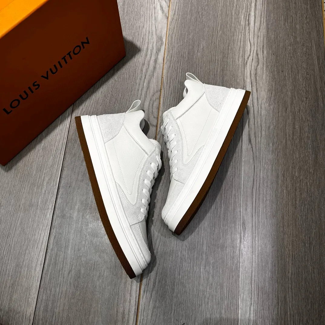 Factory price: 460💰LV's new casual high-top men's shoes👉 👉 Fashionable and versatile, 💞 Simple and elegant style, 🔊 The fabric is made of imported cowhide, ☑️breathable mesh lining, original wear-resistant rubber outsole, exclusive new style, taken in kind, five colors available, code number: 38-44, (45 can be customized)